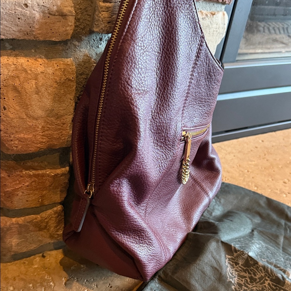 Beautiful Vince Camuto Leather Hobo slouchy Bag with Chain Detail - Picture 6 of 12
